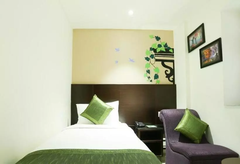 ホテル Treebo C Plaza