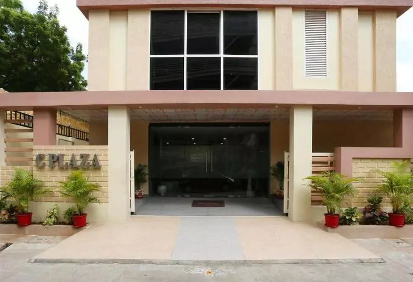 ホテル Treebo C Plaza