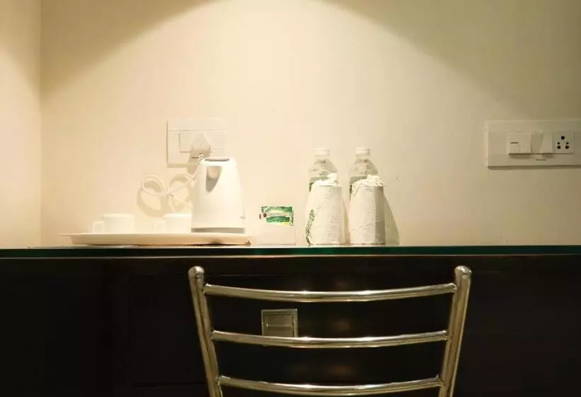 ホテル Treebo C Plaza