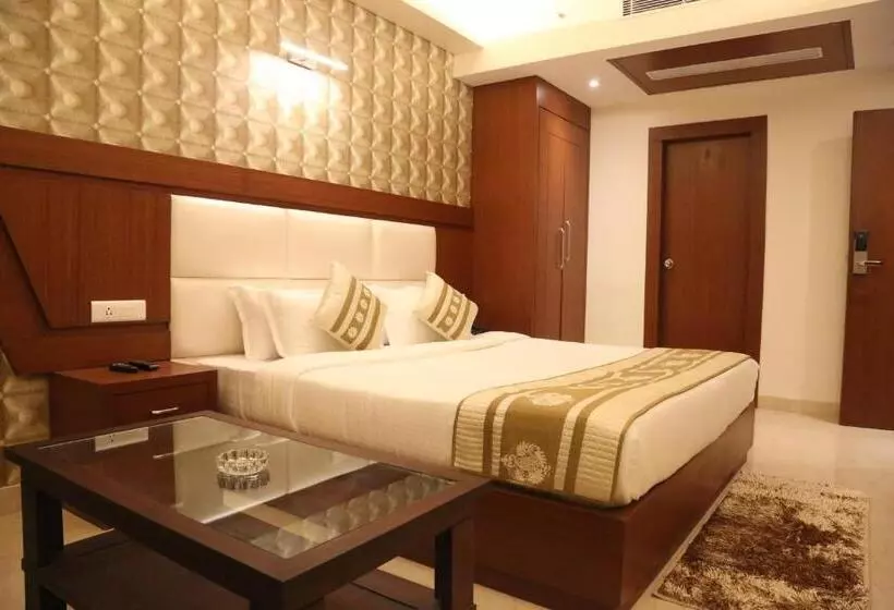 هتل Varanasi Inn