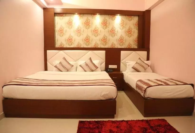 هتل Varanasi Inn