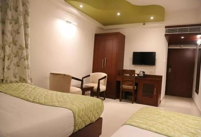 هتل Varanasi Inn
