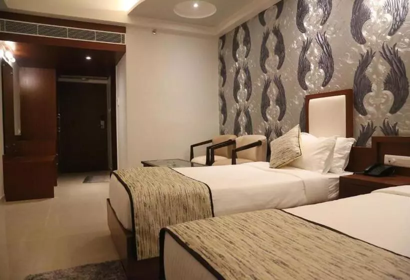 هتل Varanasi Inn
