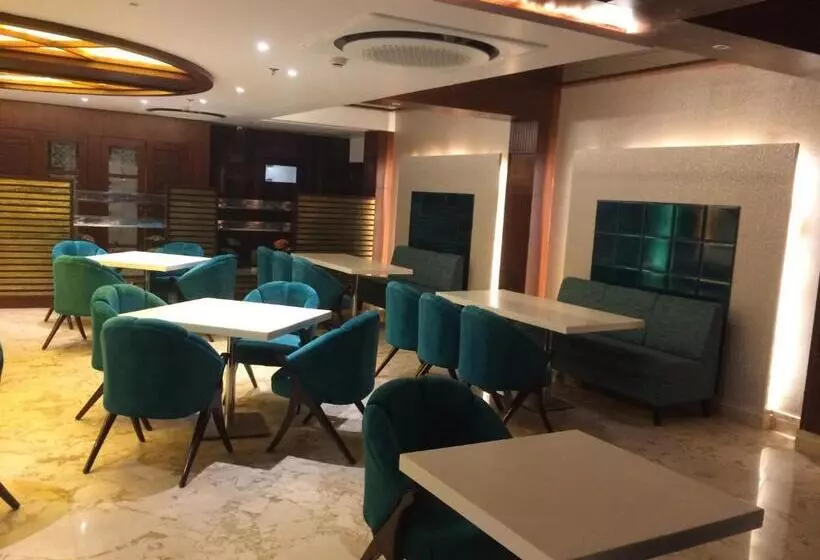 هتل Varanasi Inn