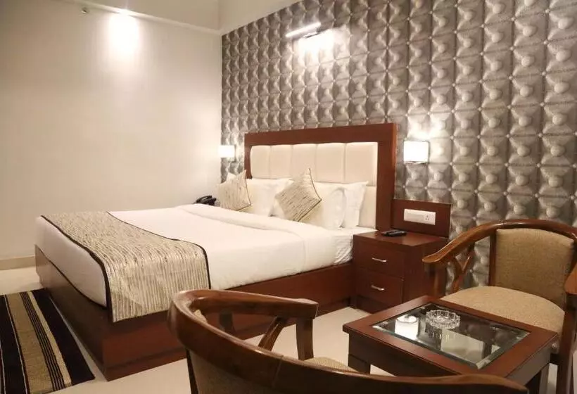 هتل Varanasi Inn