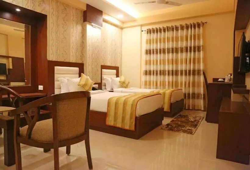 هتل Varanasi Inn