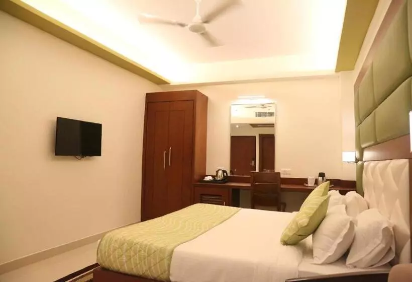 هتل Varanasi Inn