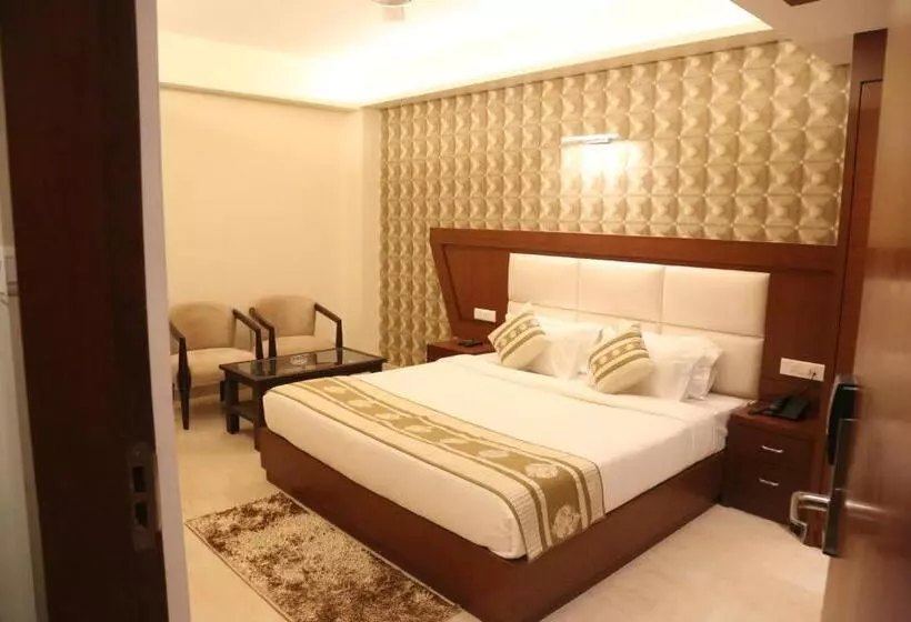 هتل Varanasi Inn