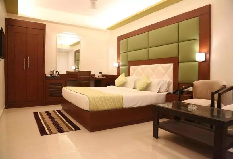 هتل Varanasi Inn