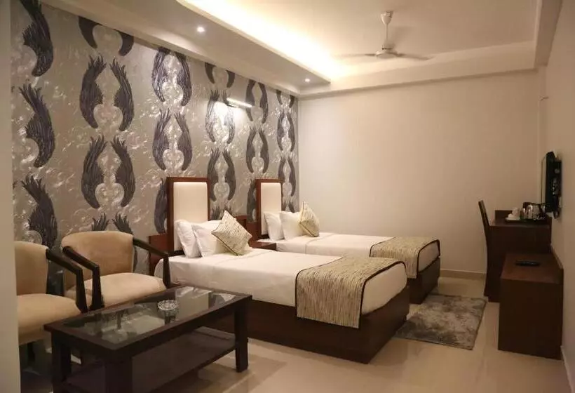 هتل Varanasi Inn
