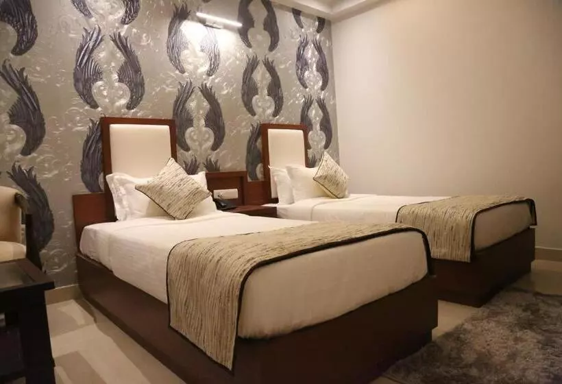 هتل Varanasi Inn