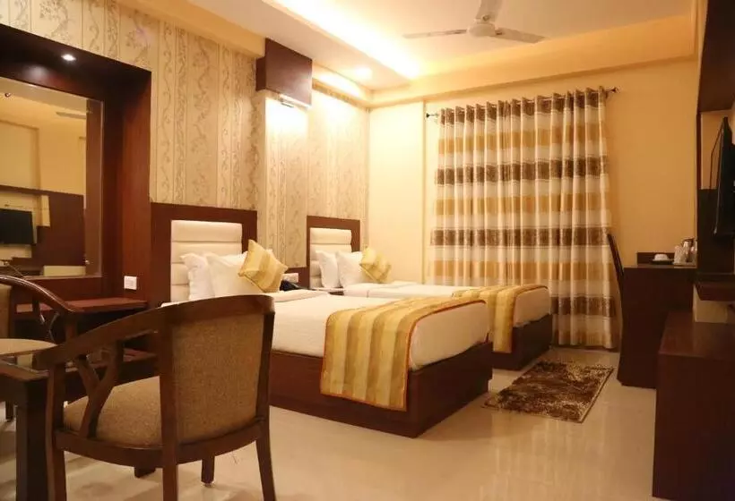 هتل Varanasi Inn