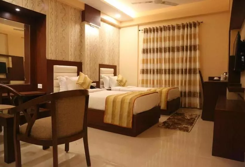 هتل Varanasi Inn