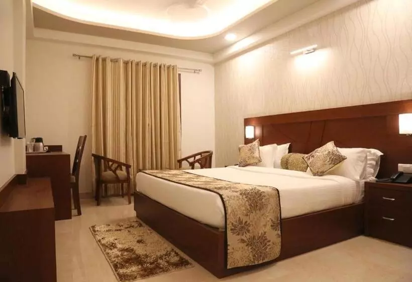 هتل Varanasi Inn