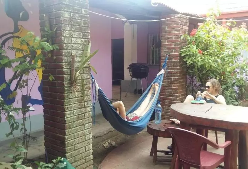 ユースホステル Hostal Mochilas