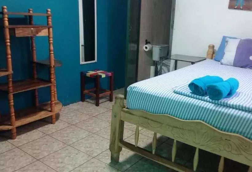 ユースホステル Hostal Mochilas