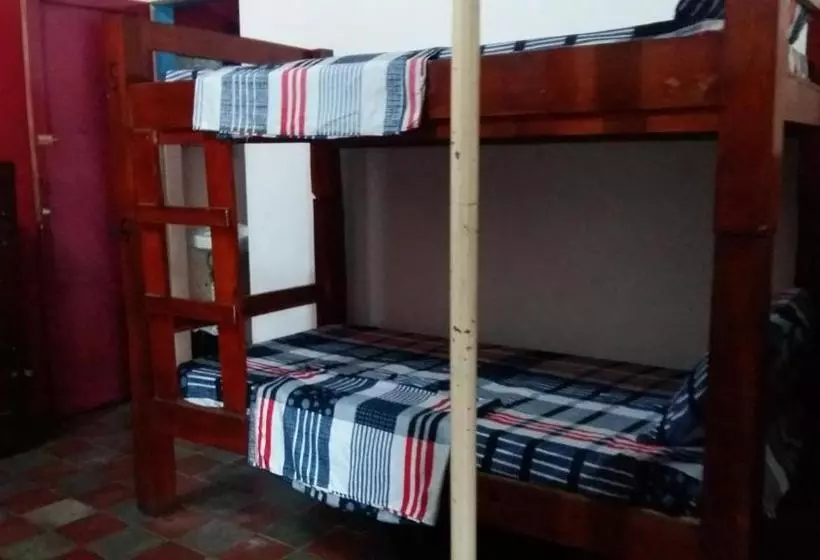 ユースホステル Hostal Mochilas