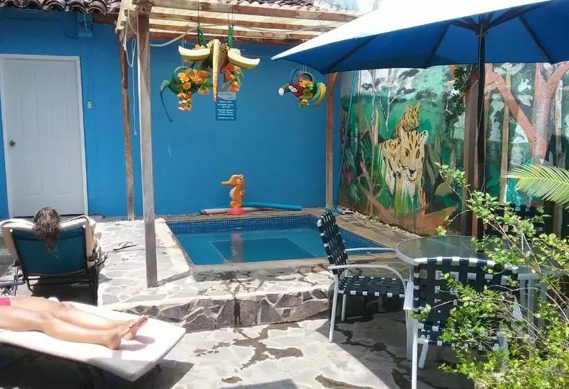 ユースホステル Hostal Mochilas