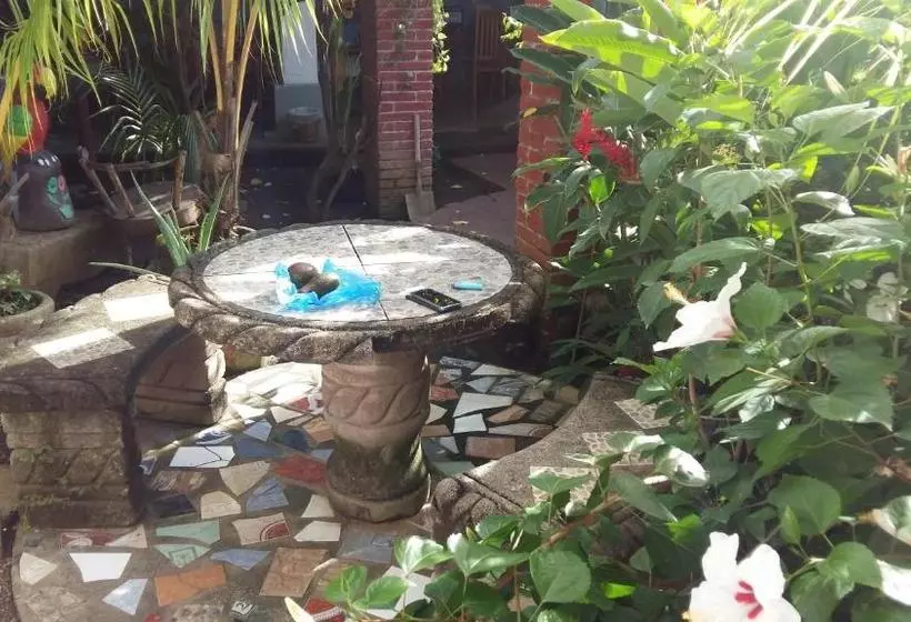 ユースホステル Hostal Mochilas