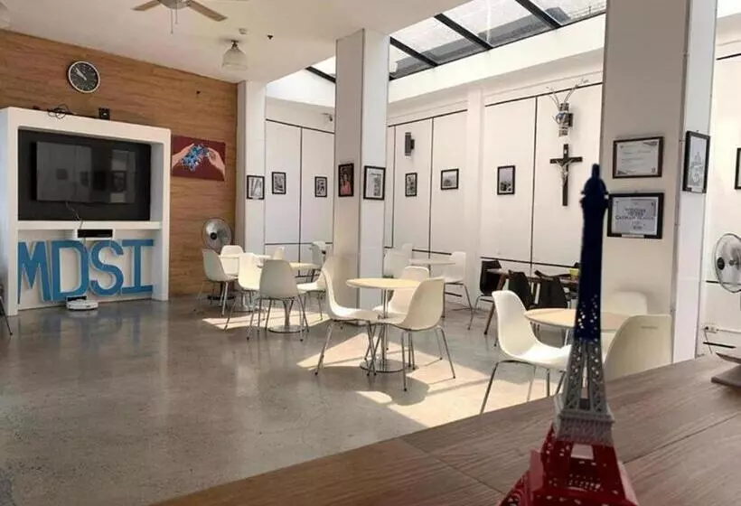 هاستل Monchere Dormitory