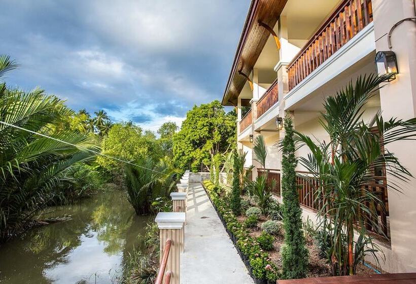 酒店 Oh Amphawa Boutique Resort