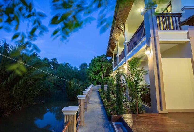 酒店 Oh Amphawa Boutique Resort