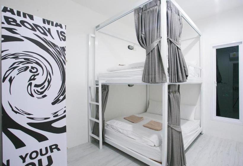 The Street Hostel Koh Lipe