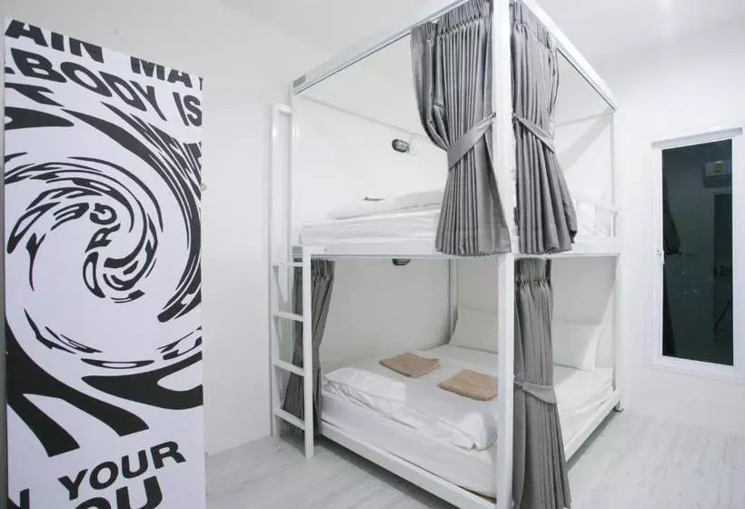 The Street Hostel Koh Lipe