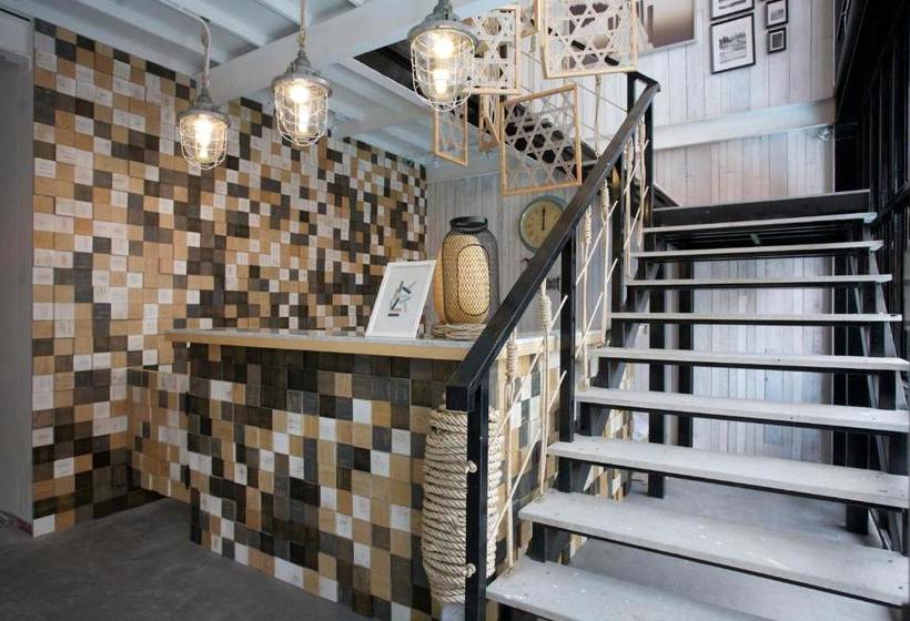 The Street Hostel Koh Lipe