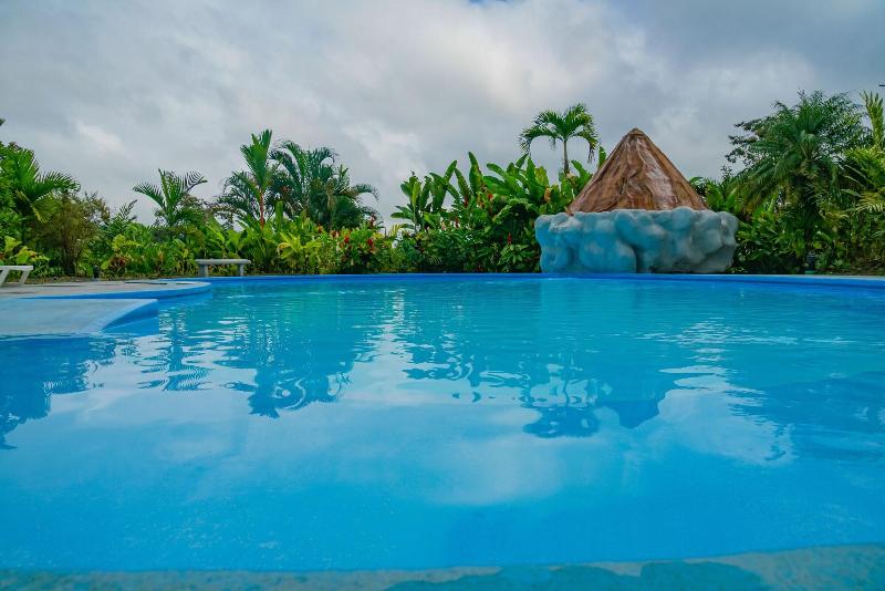 هتل Arenal History Inn