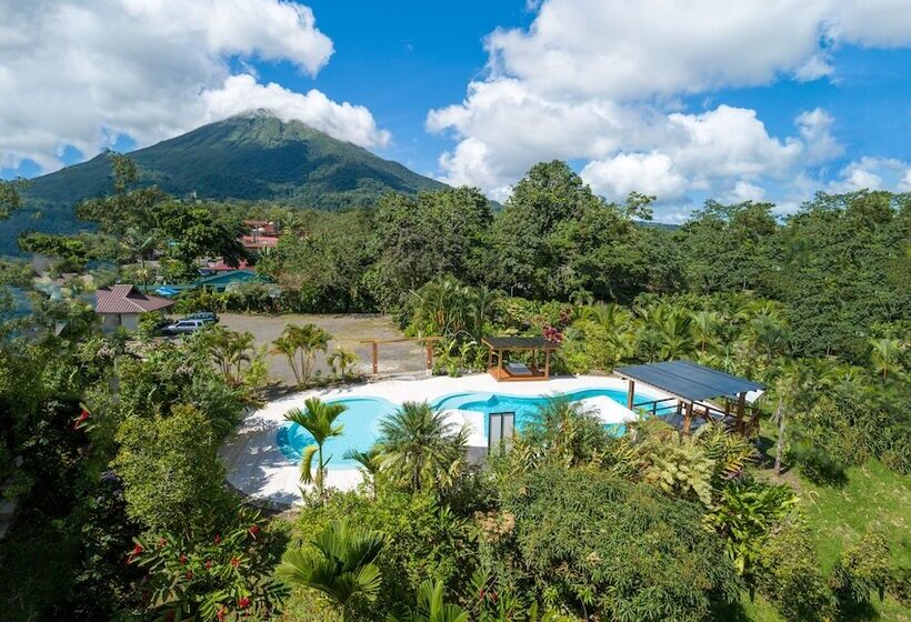 هتل Arenal History Inn