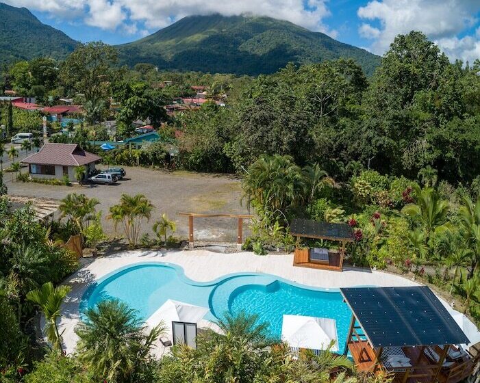 هتل Arenal History Inn