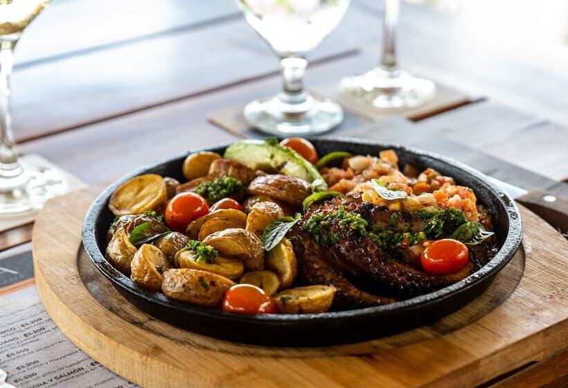 هتل Arenal History Inn