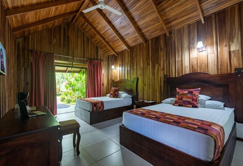 هتل Arenal History Inn