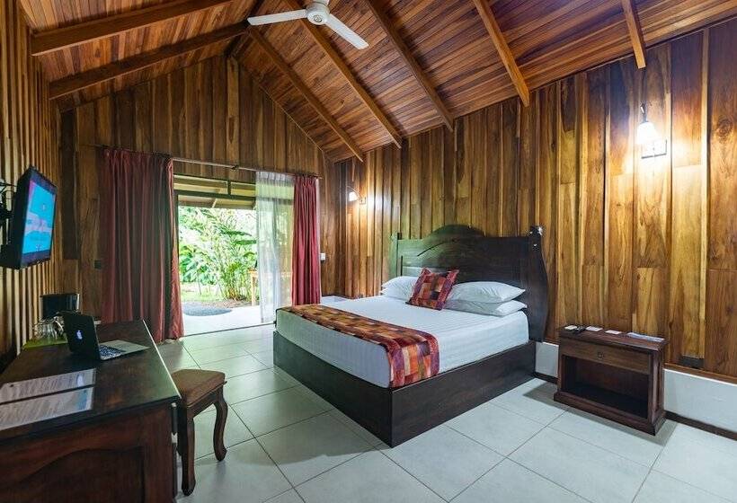 هتل Arenal History Inn