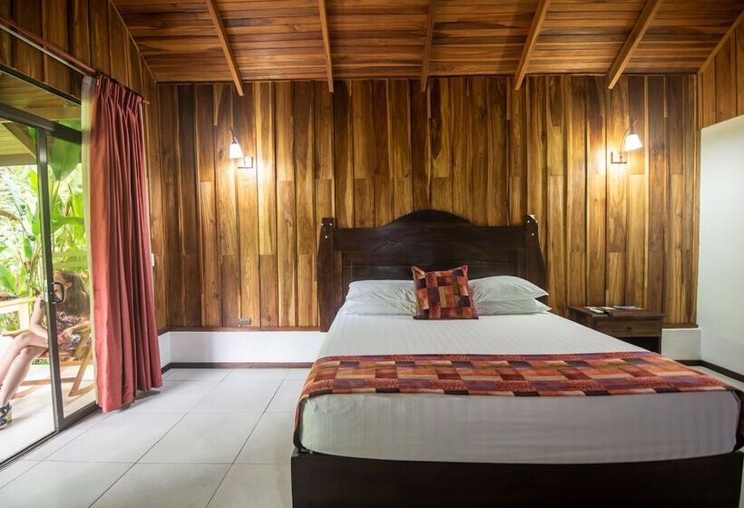 هتل Arenal History Inn