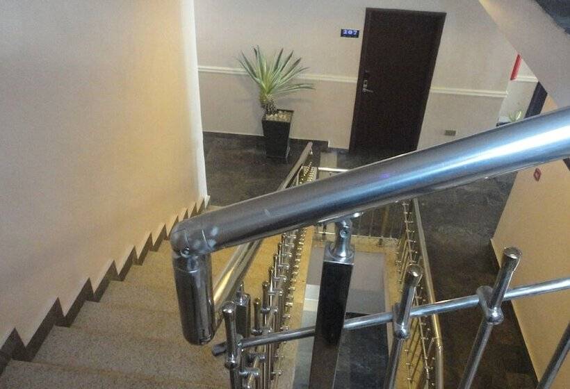 Caesar S Court Hotel And Suites