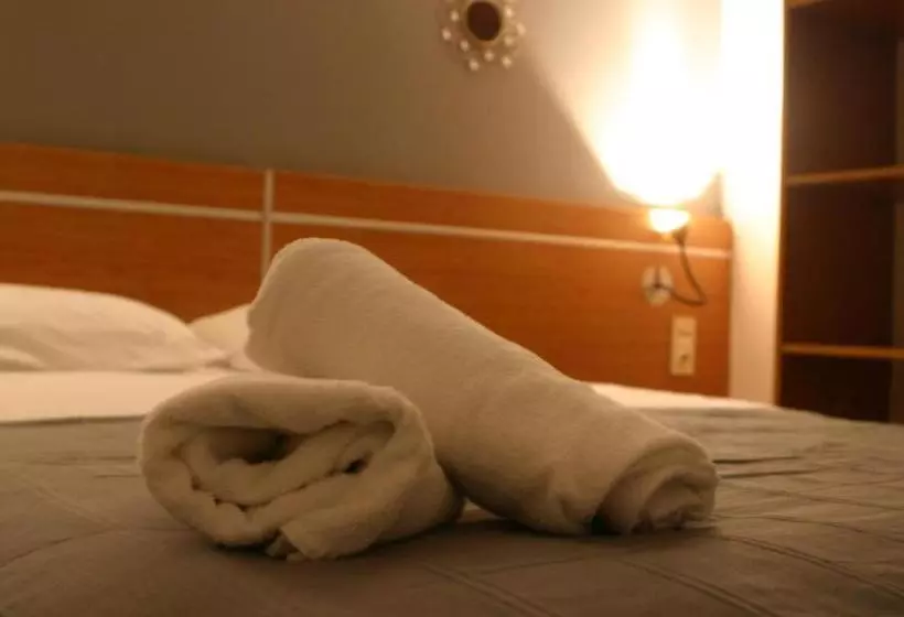 هتل Hôtel Astral