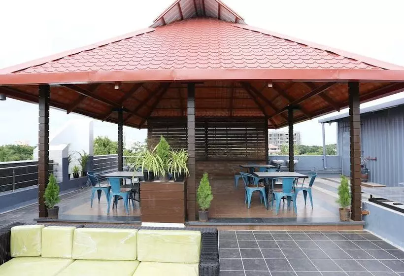 ホテル Treebo Pechis Castle