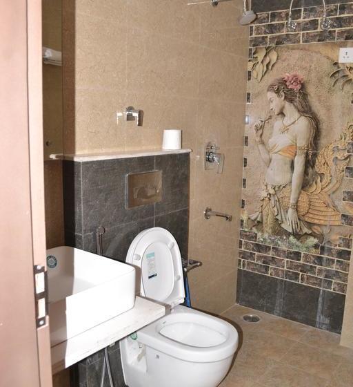 Sky Lark Hotel & Restaurant