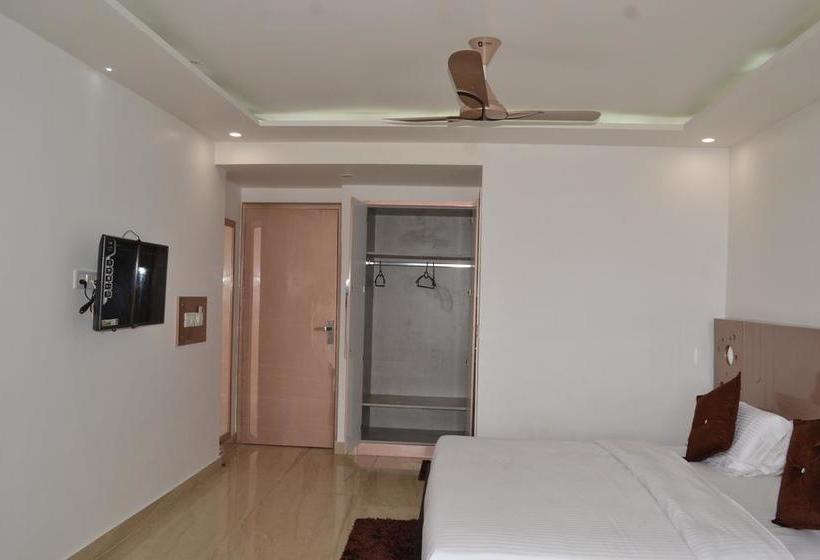 Sky Lark Hotel & Restaurant