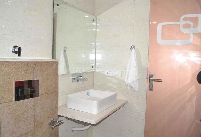 Sky Lark Hotel & Restaurant