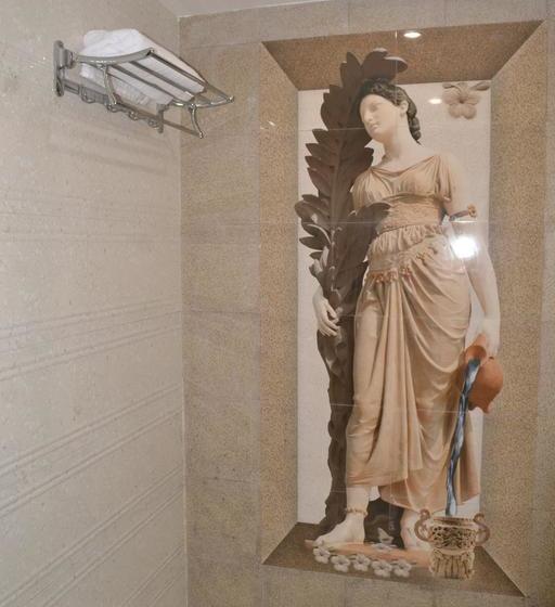 Sky Lark Hotel & Restaurant