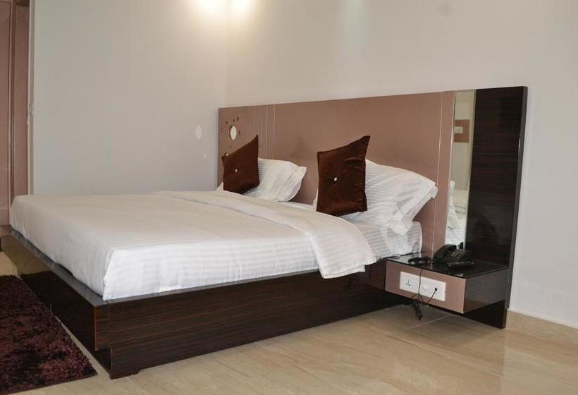 Sky Lark Hotel & Restaurant