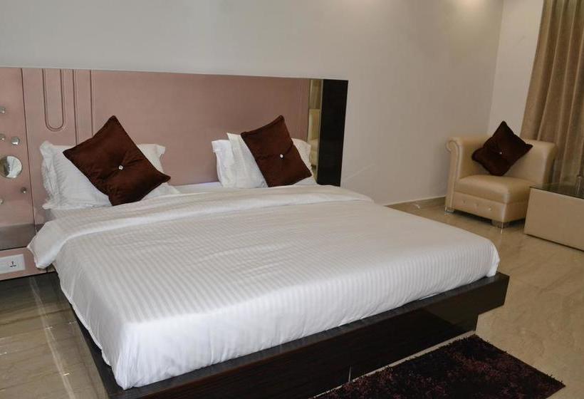 Sky Lark Hotel & Restaurant