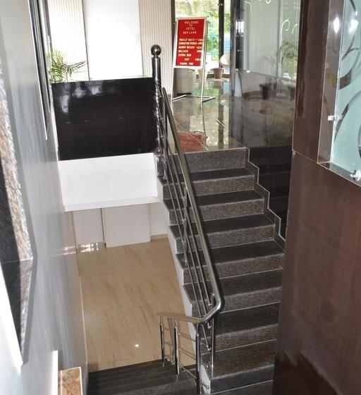 Sky Lark Hotel & Restaurant