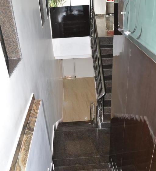 Sky Lark Hotel & Restaurant