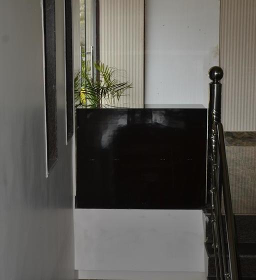 Sky Lark Hotel & Restaurant