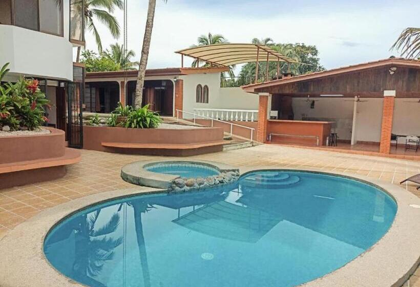 تختخواب و صبحانه Uruka Lodge