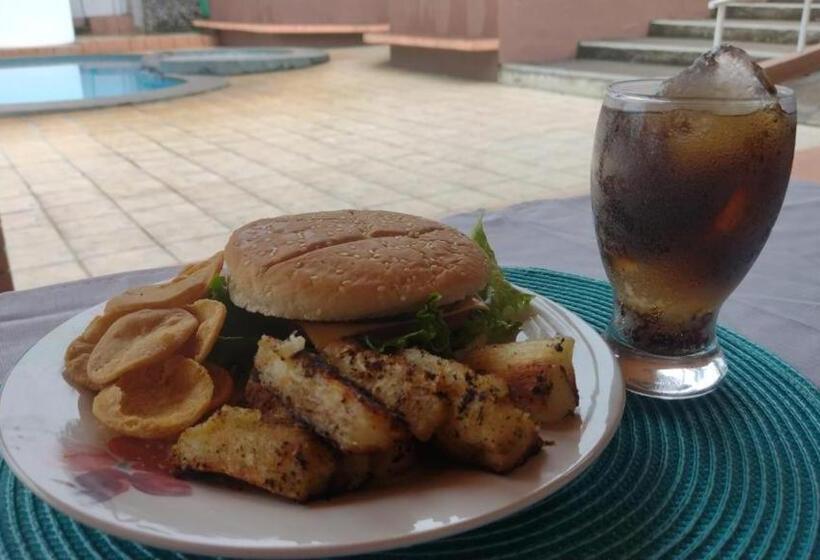 تختخواب و صبحانه Uruka Lodge